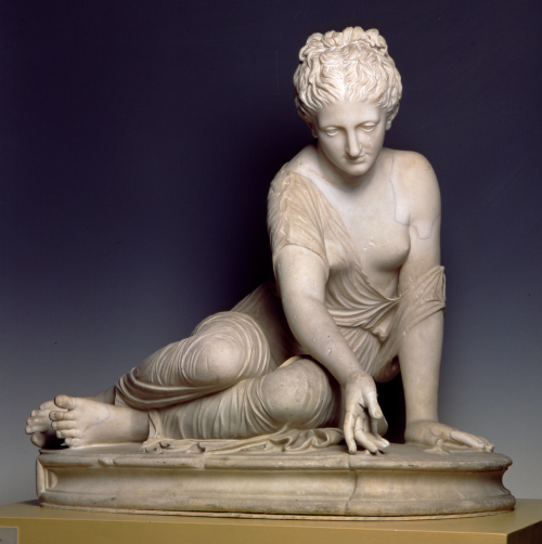 Sogenannte Knöchelspielerin aus dem 2. Jahrhundert n. Chr. Die römische Marmorfigur wurde 1765 in Rom ausgegraben und dort von Wallmoden erworben. Foto: Stepahn Eckardt.