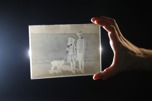 Eine Fotoglasplatte aus der Sammlung(Foto: Hein Godehart Petschulat)