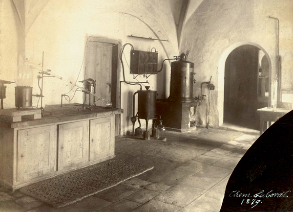 Die ehemalige Schlossküche als erstes biochemisches Laboratorium, um 1879. Foto: Museum der Universität Tübingen MUT