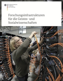 Publikation des BMBF zur Förderung im Bereich der geis­tes- und sozialwissenschaftlichen Forschungsinfra­strukturen (PDF)