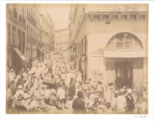 Die Sammlung enthält u.a. Momentaufnahmen, etwa diese belebte Straßenszene in Algier.Alexandre Leroux/ThULB