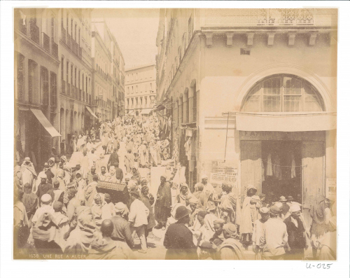 Die Sammlung enthält u.a. Momentaufnahmen, etwa diese belebte Straßenszene in Algier.Alexandre Leroux/ThULB