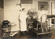 Ausstellung: Fotoalben gestalten Geschichte – Bilderzählungen aus dem Universitätsklinikum